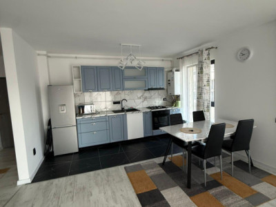 Apartament cu 2 camere, 47 mp, balcon de 24 mp, zona Eroilor