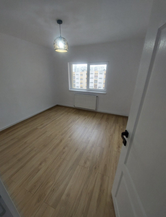 Apartament 3 camere decomandate , 2 bai , 62 mp , Zona Calea Florești 