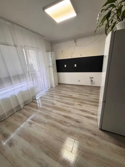 Apartament cu 3 camere, 52 mp, parcare, zona Terra