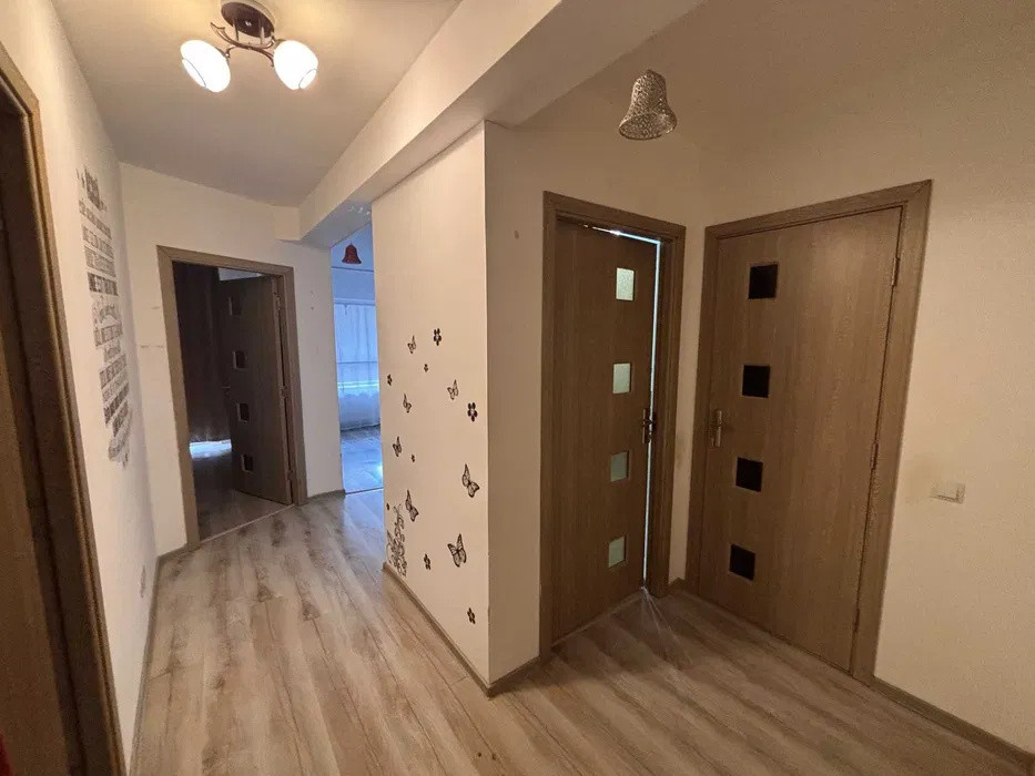 Apartament cu 3 camere, 52 mp, parcare, zona Terra