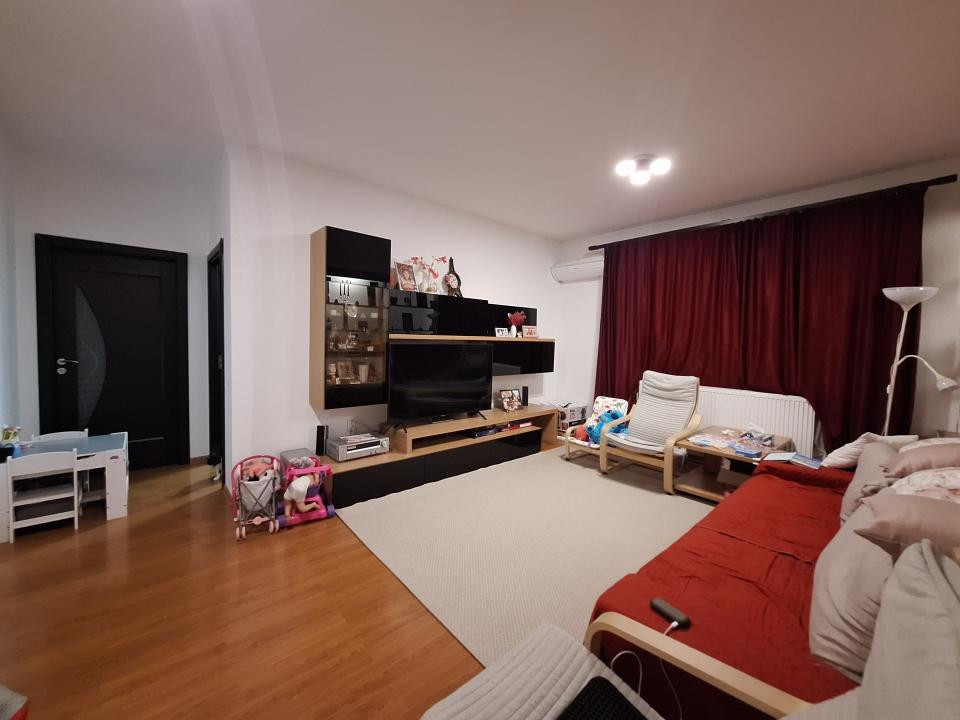 Apartament cu 3 camere, 78 mp, balcon, zona Stadionului