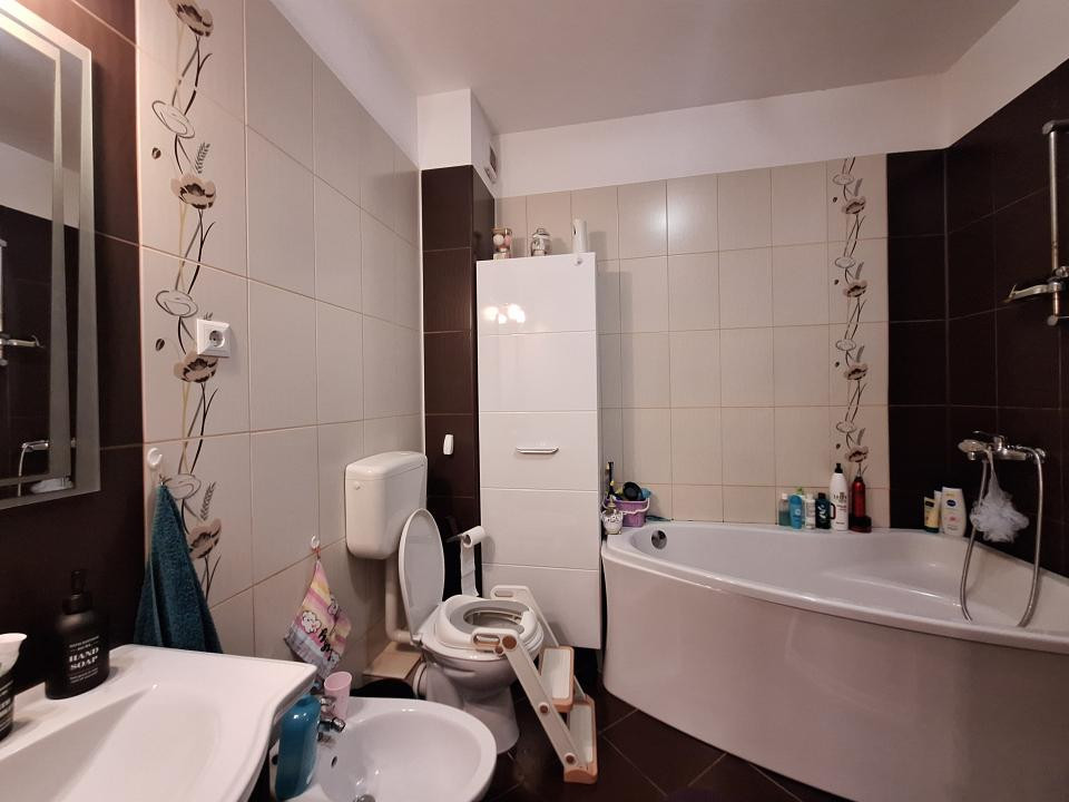 Apartament cu 3 camere, 78 mp, balcon, zona Stadionului