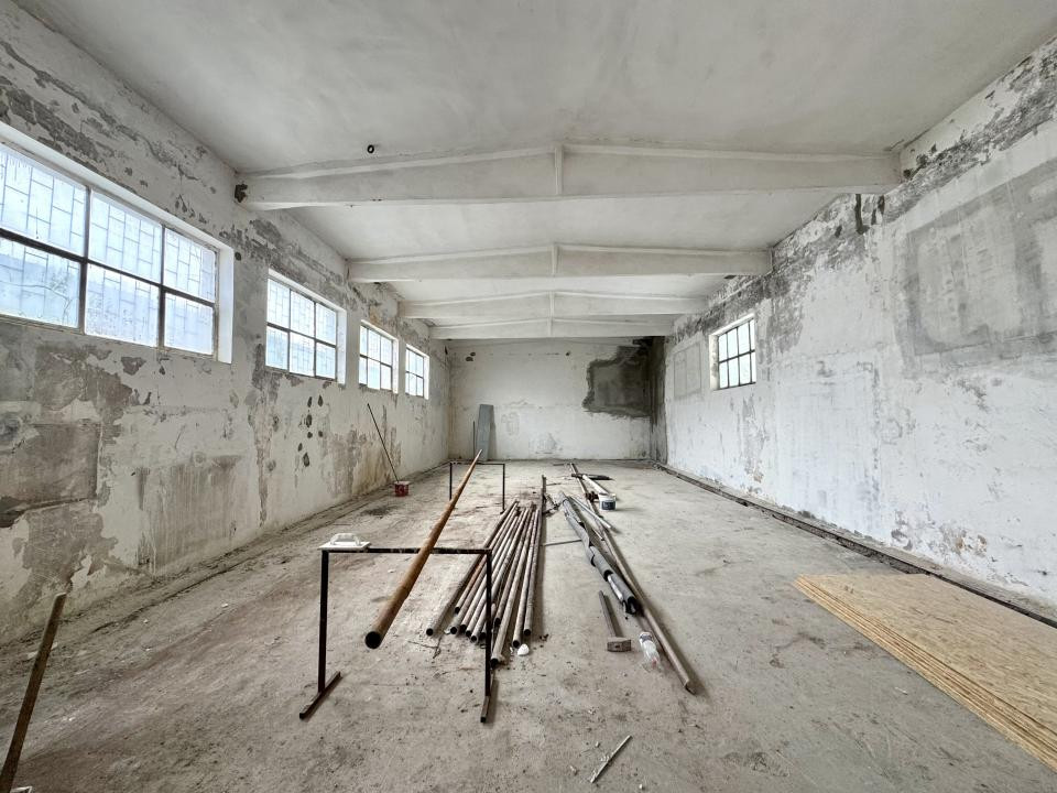 Hală industrială, 282 mp, în curs de renovare, zona Calea Baciului