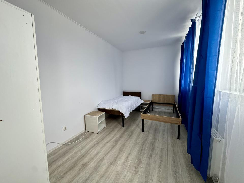 Apartament pentru muncitori, 3 camere, 60 mp, zona Calea Baciului