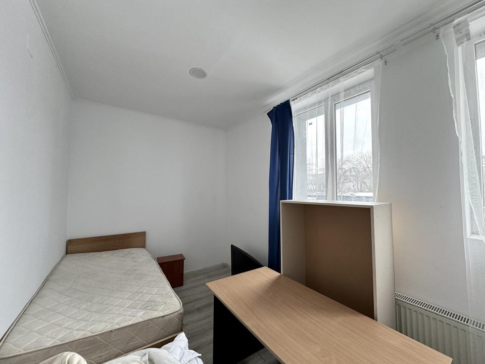 Apartament pentru muncitori, 3 camere, 60 mp, zona Calea Baciului