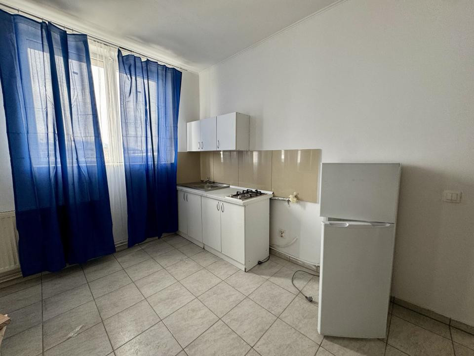 Apartament pentru muncitori, 3 camere, 60 mp, zona Calea Baciului