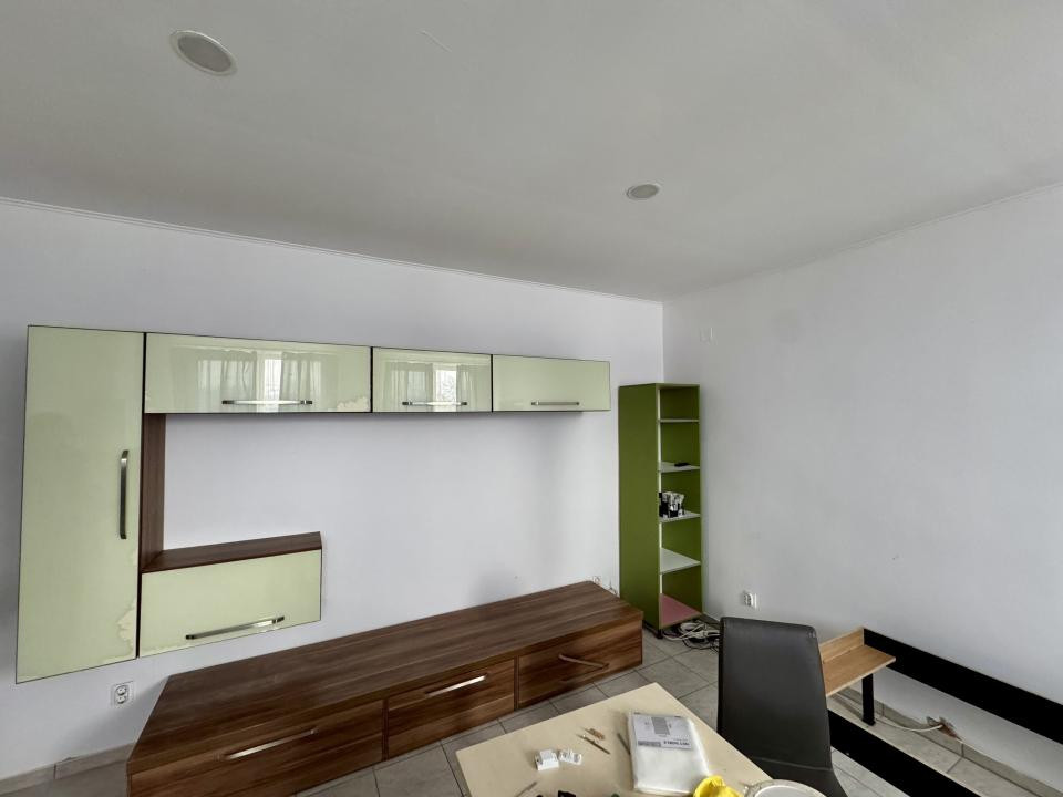 Apartament pentru muncitori, 3 camere, 60 mp, zona Calea Baciului