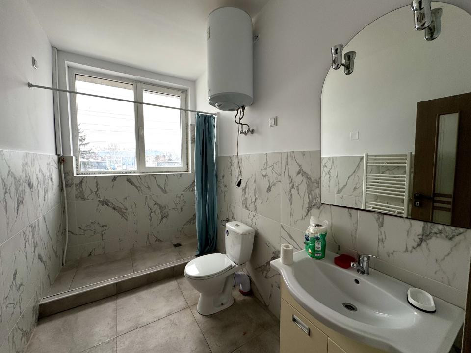 Apartament pentru muncitori, 3 camere, 60 mp, zona Calea Baciului