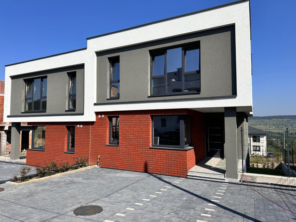 Duplex de vanzare, 3 nivele, 170 mp, teren 270 mp, zona Narciselor 