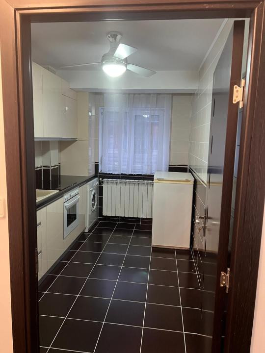 Apartament cu o camera, 39 mp, balcon, zona Stejarului