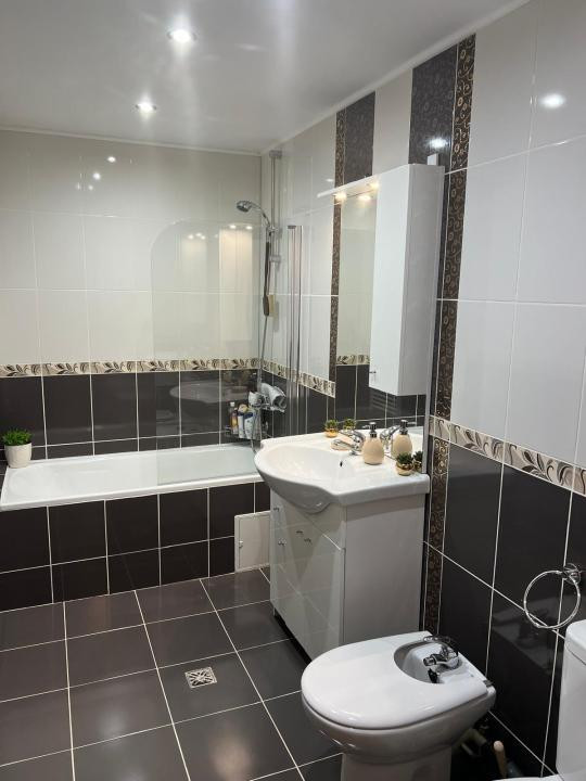 Apartament cu o camera, 39 mp, balcon, zona Stejarului