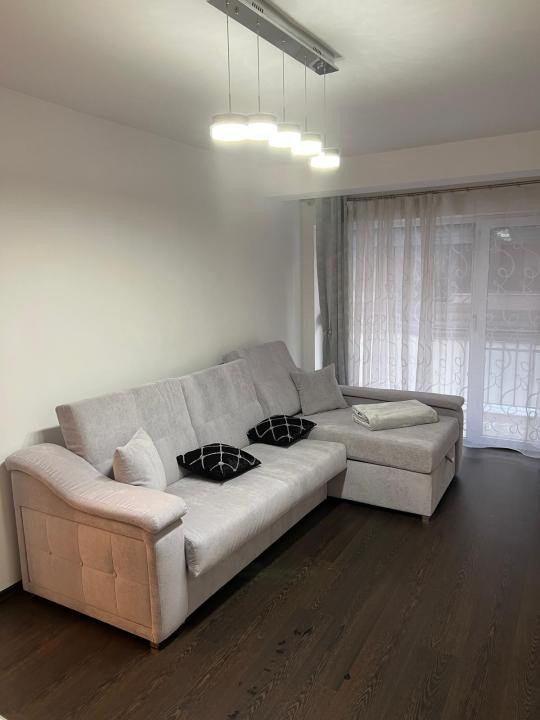 Apartament cu o camera, 39 mp, balcon, zona Stejarului