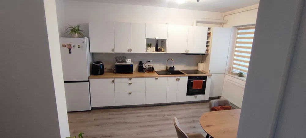 Apartament cu 2 camere, 46 mp, balcon, zona Teilor