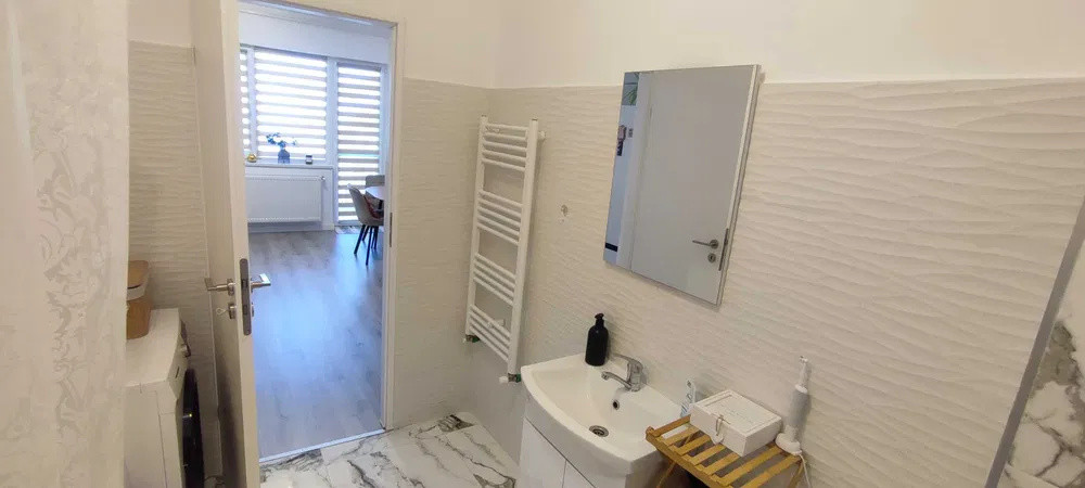 Apartament cu 2 camere, 46 mp, balcon, zona Teilor