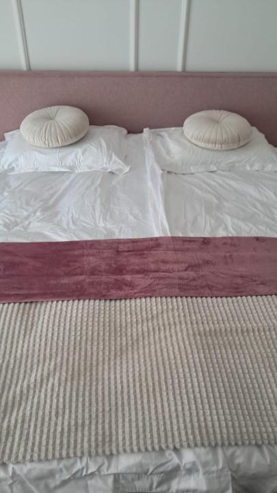 Apartament 2 camere, 53mp, etaj intermediar, terasa 22mp, parcare, zona Amethyst