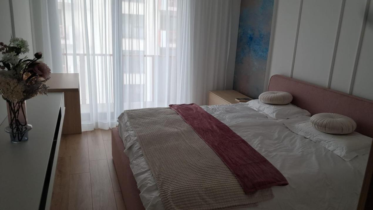 Apartament 2 camere, 53mp, etaj intermediar, terasa 22mp, parcare, zona Amethyst