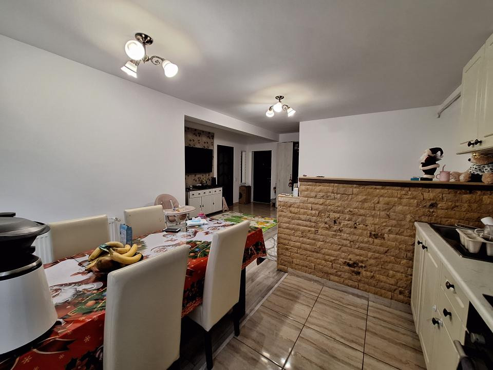 Apartament cu 2 camere, 54 mp, balcon, zona Terra