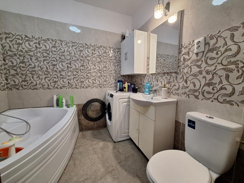 Apartament cu 2 camere, 54 mp, balcon, zona Terra