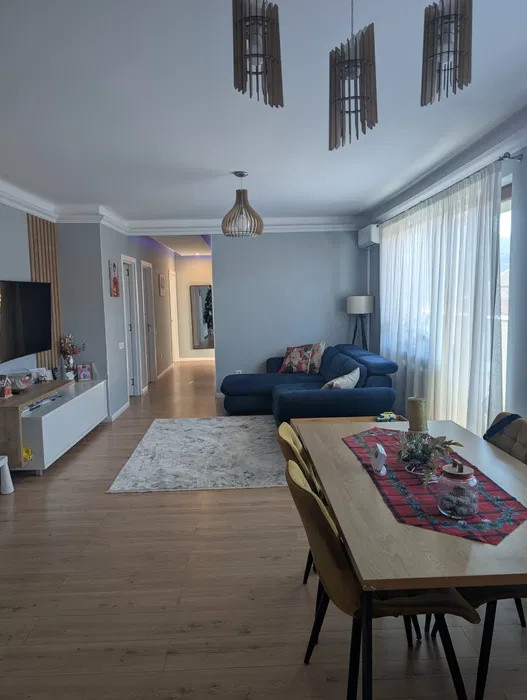 Apartament cu 3 camere, 77 mp, 2 bai, zona Parcului Poligon