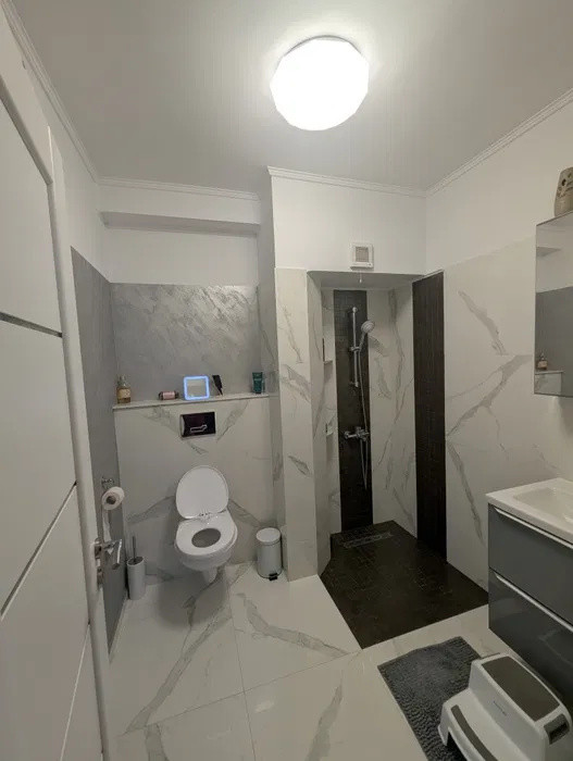 Apartament cu 3 camere, 77 mp, 2 bai, zona Parcului Poligon