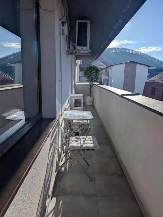 Apartament cu 3 camere, 77 mp, 2 bai, zona Parcului Poligon
