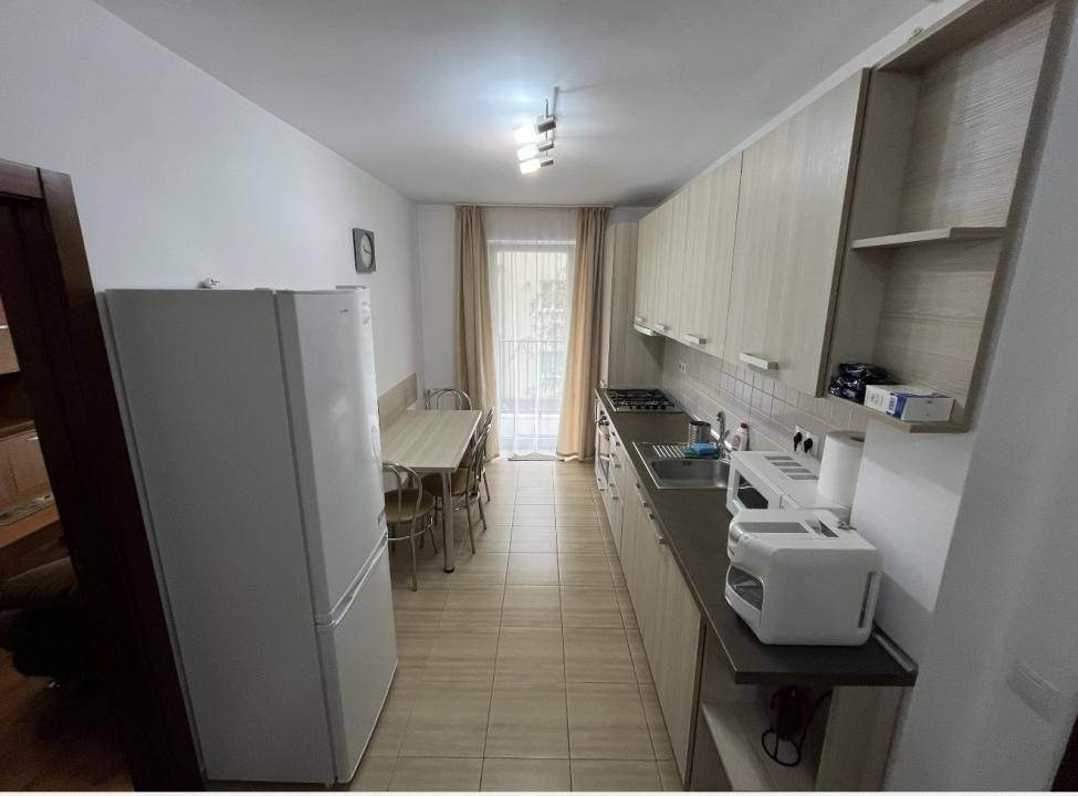 Apartament de 52 mp utili+balcon 10 mp,etaj intermediar,zona Florilor