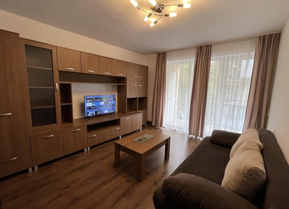Apartament de 52 mp utili+balcon 10 mp,etaj intermediar,zona Florilor