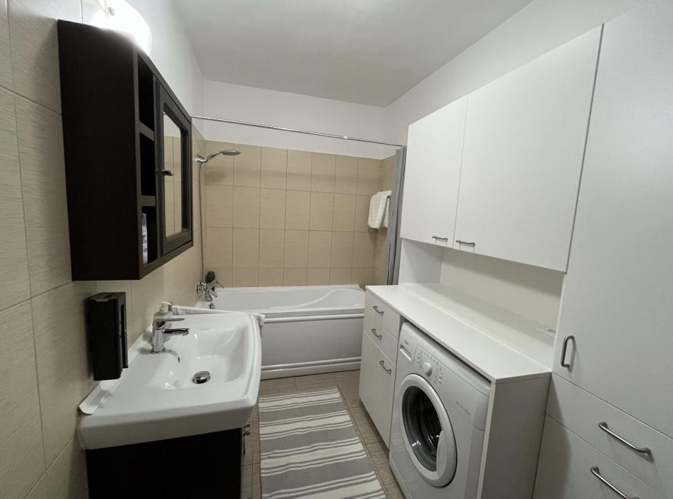 Apartament de 52 mp utili+balcon 10 mp,etaj intermediar,zona Florilor