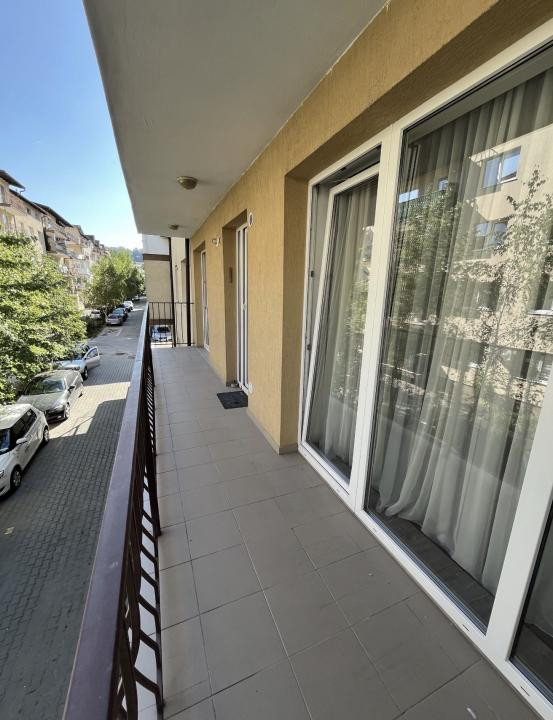 Apartament de 52 mp utili+balcon 10 mp,etaj intermediar,zona Florilor