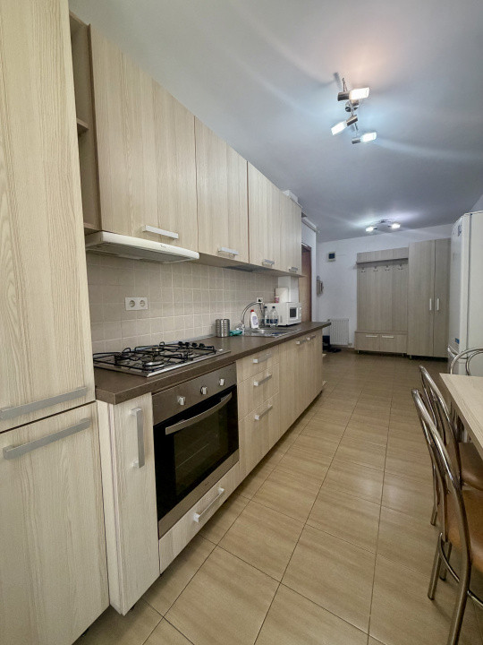 Apartament de 52 mp utili+balcon 10 mp,etaj intermediar,zona Florilor
