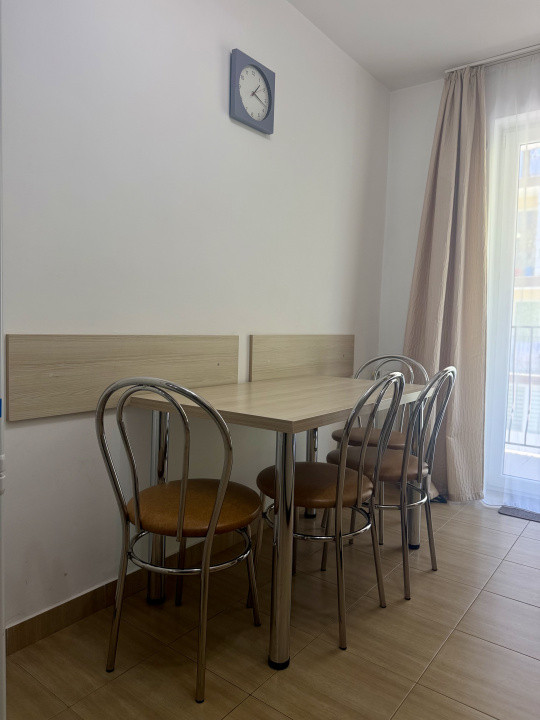 Apartament de 52 mp utili+balcon 10 mp,etaj intermediar,zona Florilor