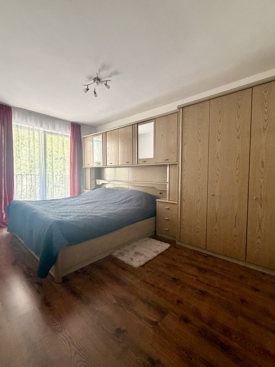Apartament de 52 mp utili+balcon 10 mp,etaj intermediar,zona Florilor