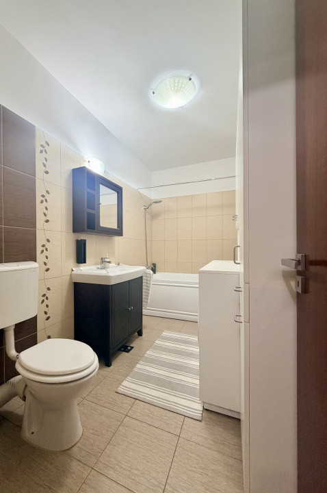 Apartament de 52 mp utili+balcon 10 mp,etaj intermediar,zona Florilor