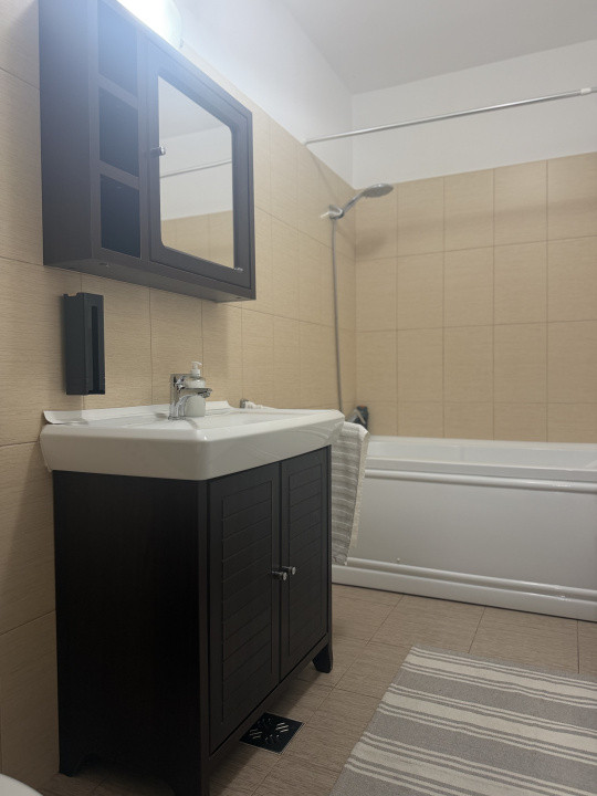 Apartament de 52 mp utili+balcon 10 mp,etaj intermediar,zona Florilor