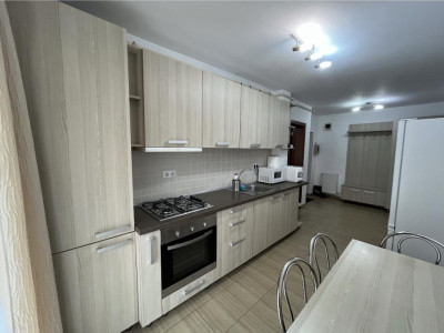 Apartament de 52 mp utili+balcon 10 mp,etaj intermediar,zona Florilor