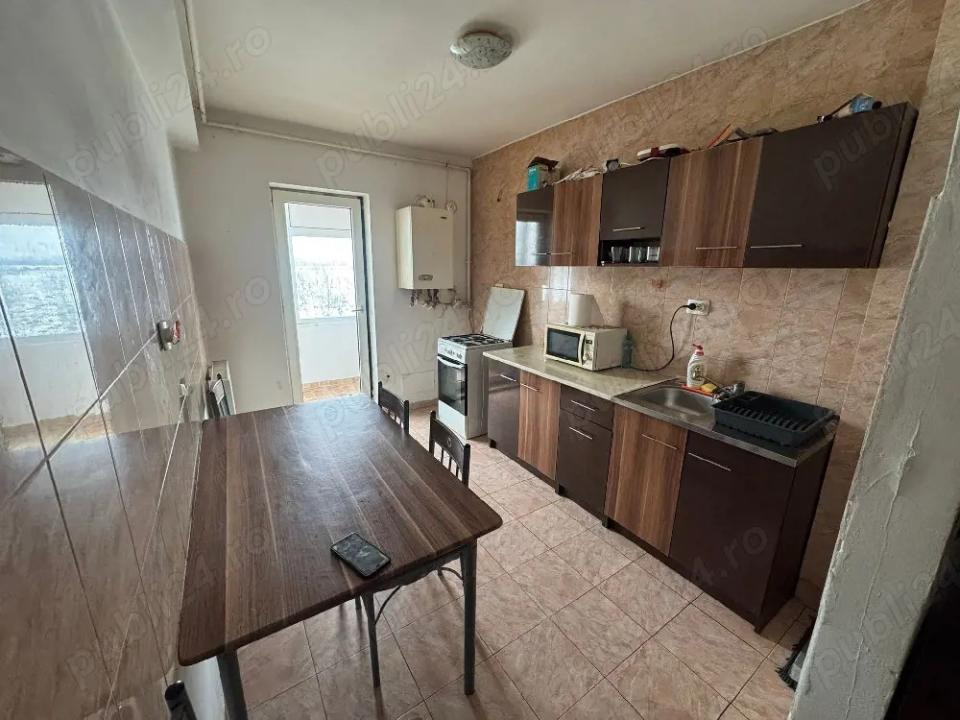 Apartament cu 2 camere, decomandat, balcon, zona Terra