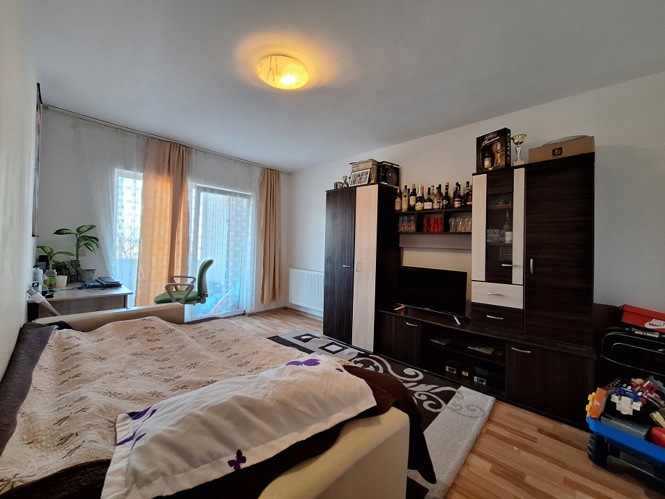 Apartament cu 2 camere, decomandat, balcon, zona Terra