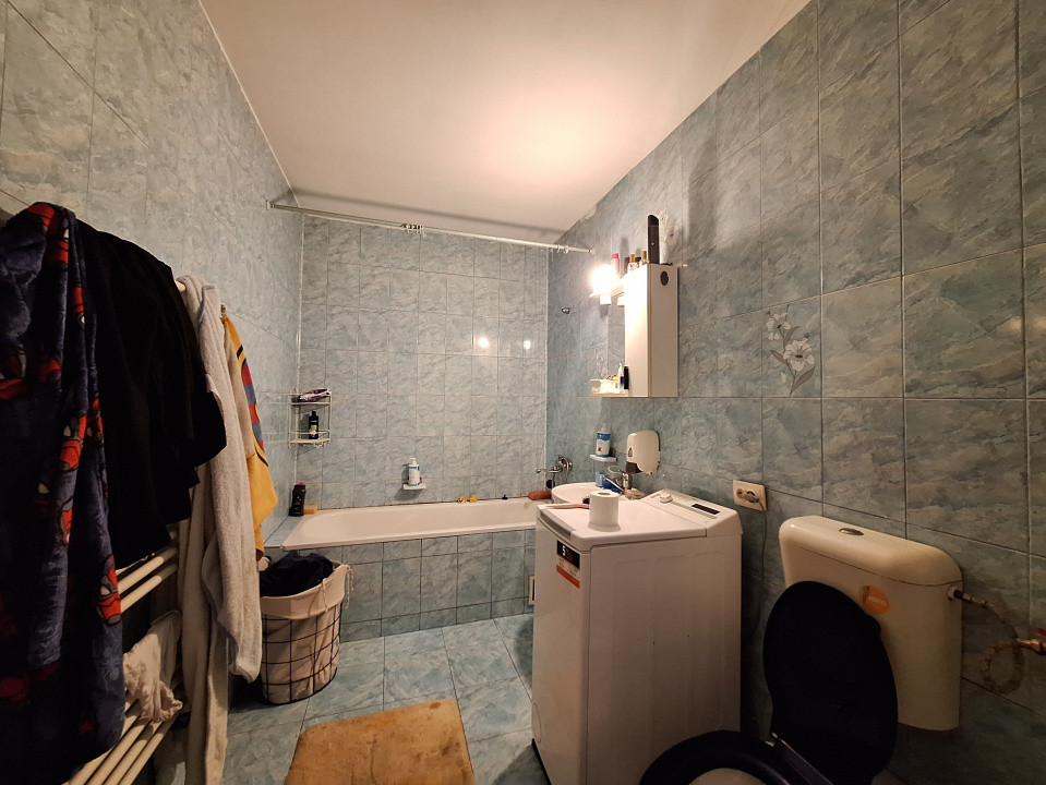 Apartament cu 2 camere, decomandat, balcon, zona Terra