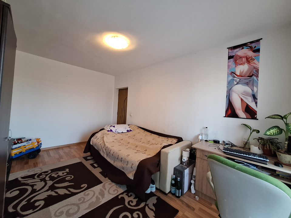 Apartament cu 2 camere, decomandat, balcon, zona Terra