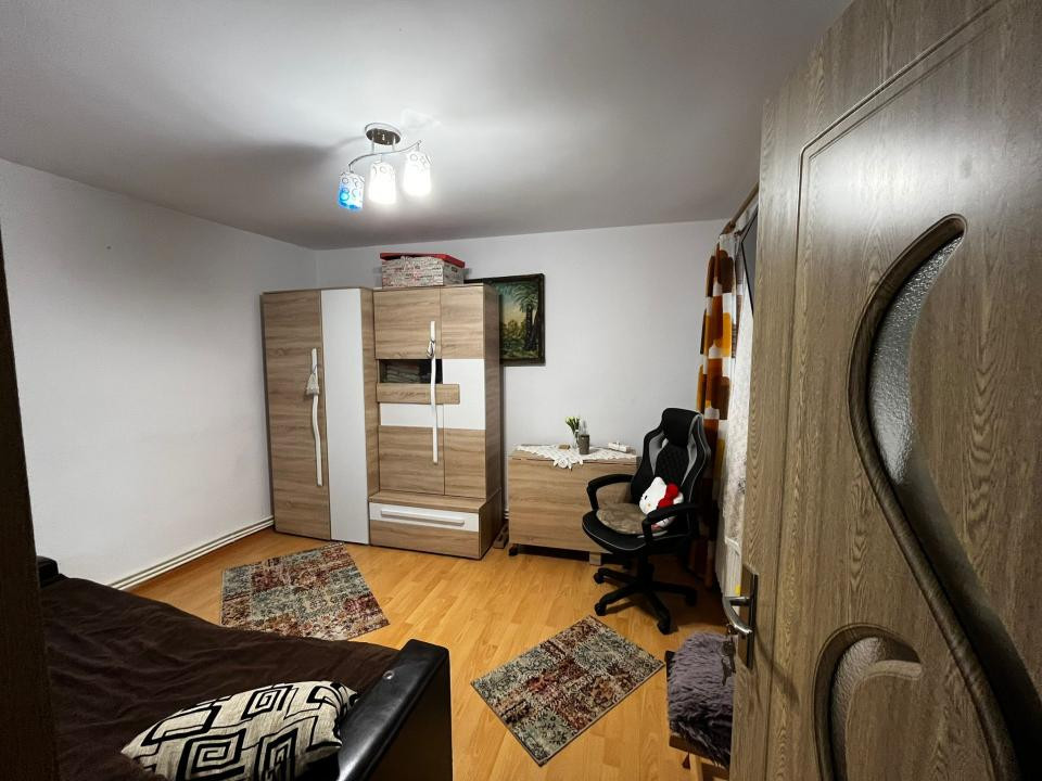 Apartament cu 3 camere, 63 mp, decomandat, zona strazii Mehedinti