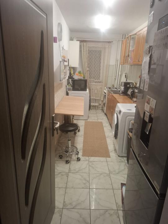 Apartament cu 3 camere, 63 mp, decomandat, zona strazii Mehedinti