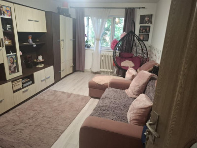 Apartament cu 3 camere, 63 mp, decomandat, zona strazii Mehedinti