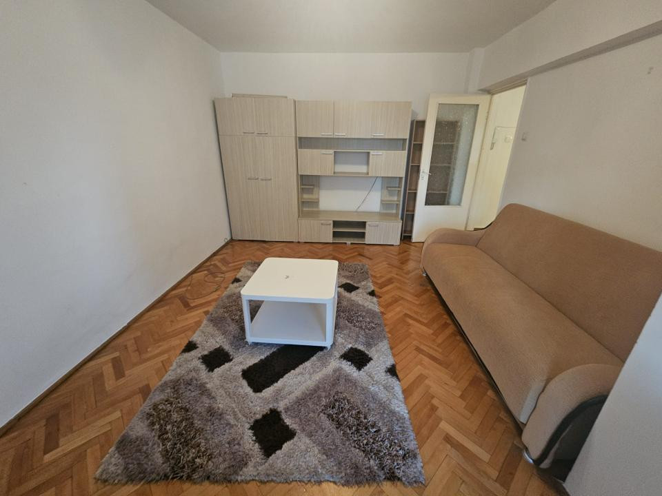 Apartament 2 camere decomandate, 49mp, etaj intermediar, zona Calea Floresti