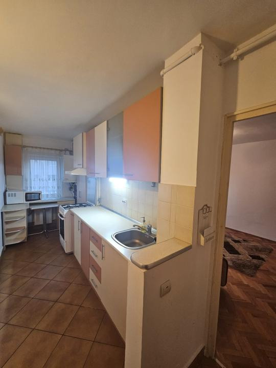 Apartament 2 camere decomandate, 49mp, etaj intermediar, zona Calea Floresti