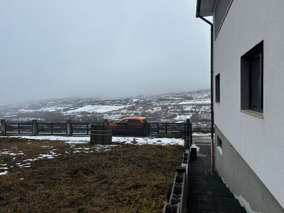 Casa individuala de vanzare,4 camere, Chinteni