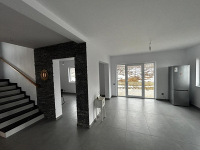 Casa individuala de 4 camere, 261 mp utili, Finisata, Chinteni