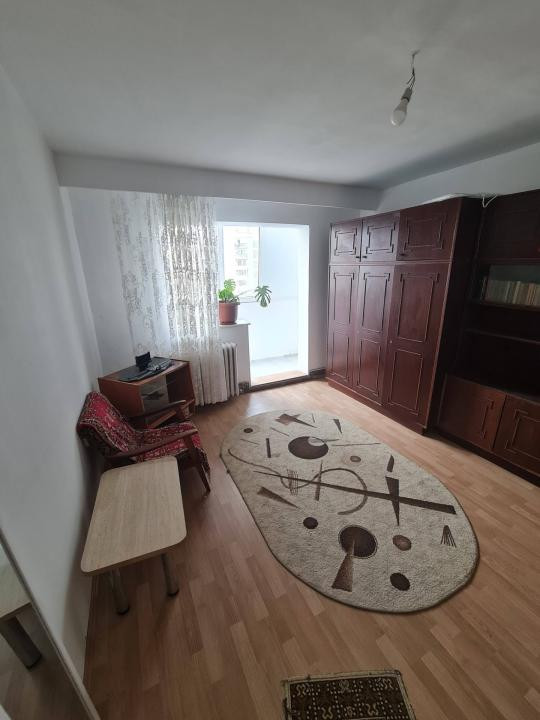 Apartament 3 camere, 2 bai,decomandat, 78 mp, etaj intemediar, parcare, Calvaria
