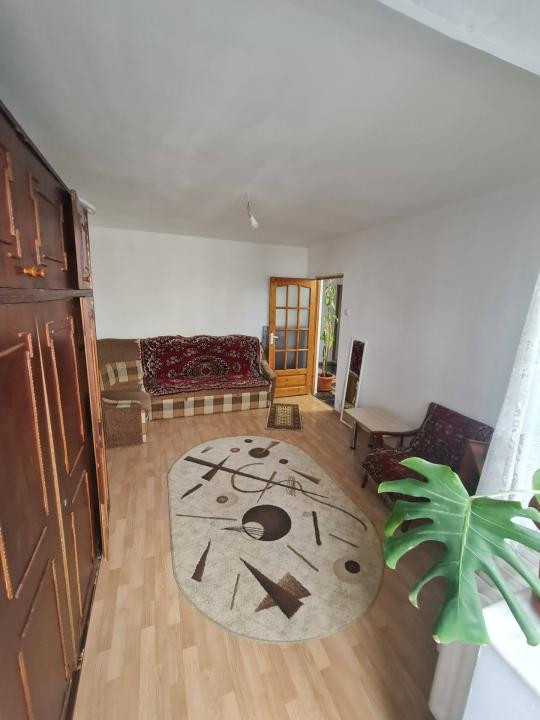 Apartament 3 camere, 2 bai,decomandat, 78 mp, etaj intemediar, parcare, Calvaria