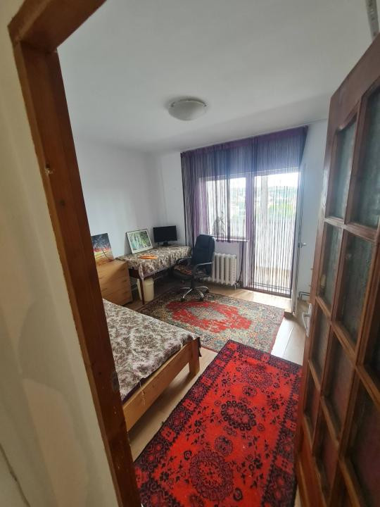 Apartament 3 camere, 2 bai,decomandat, 78 mp, etaj intemediar, parcare, Calvaria