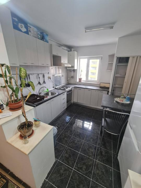 Apartament 3 camere, 2 bai,decomandat, 78 mp, etaj intemediar, parcare, Calvaria